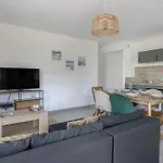 Apartman Rez-de-terrasse Pour 6 Proche Centre De *