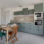 Apartman Rez-de-terrasse Pour 6 Proche Centre De *