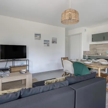 Apartment Rez-de-terrasse Pour 6 Proche Centre De *